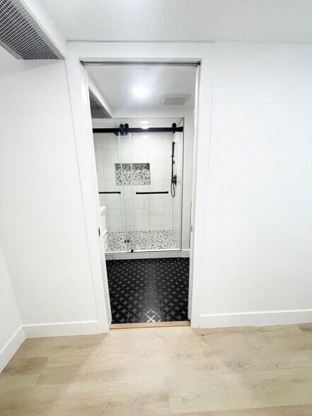 Master Suite 1 Full Bath - 491 S Otis St