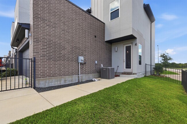 Building Photo - 3934 Yukon Ln