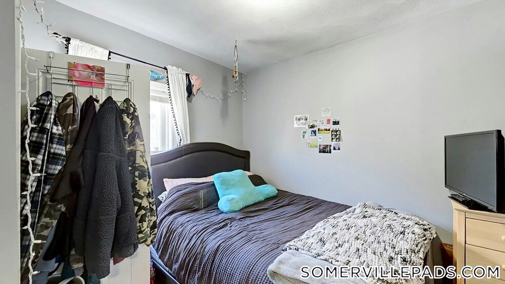 Building Photo - 50 Derby St