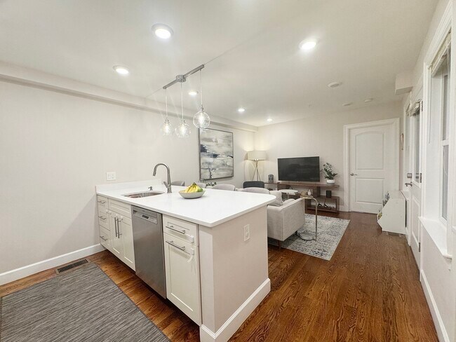 Building Photo - 276 Sumner St