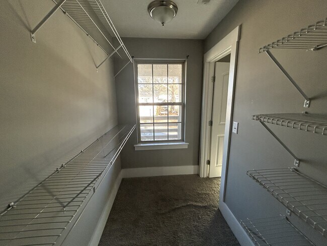 Building Photo - 222 Jasmine Row