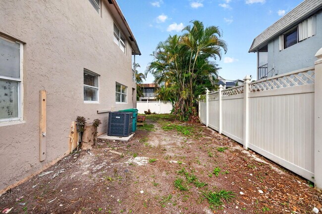 Building Photo - 5424 SW 44th Terrace