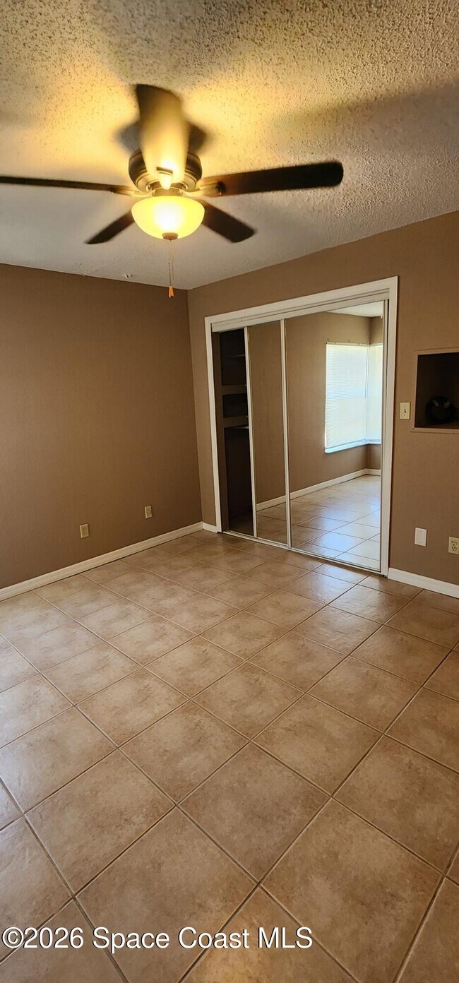 Building Photo - 2109 Hidden Grove Ln