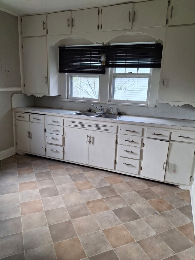 Building Photo - 2308 Pitt St