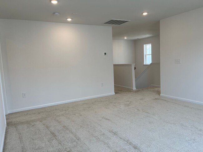 Building Photo - Stunning, Elegant Residence in Fuquay-Vari...