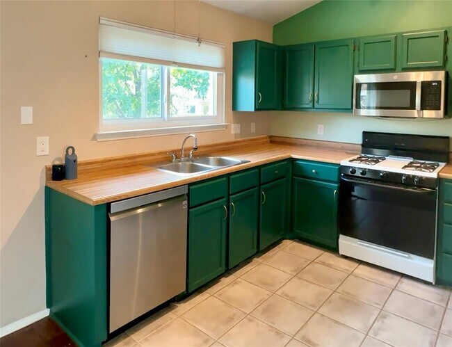 Building Photo - 8803 Palace Pkwy