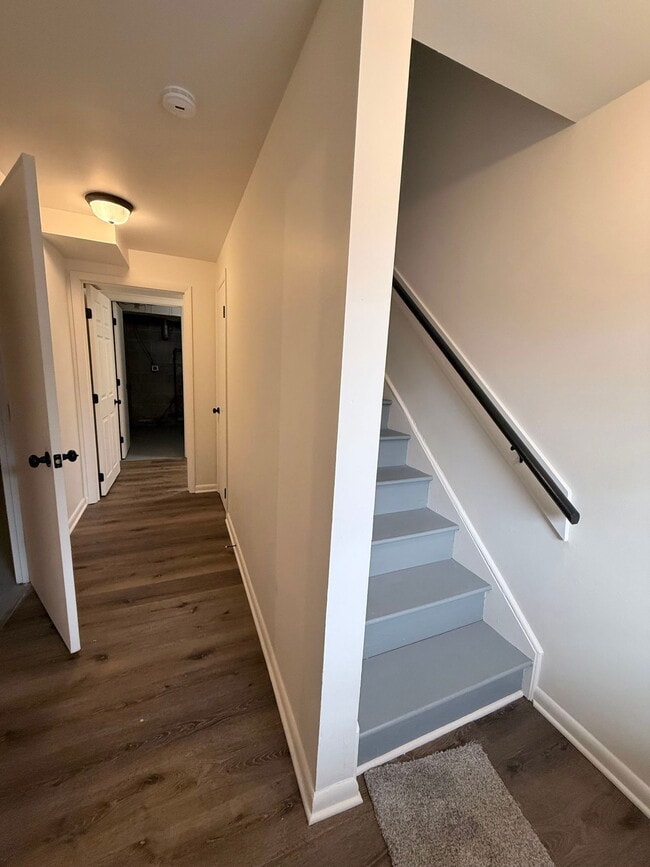 Building Photo - 52 S Front St