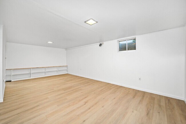 Building Photo - 2BD, 2BA Wellshire Home with Finished Basement and Attached 1-Car Garage