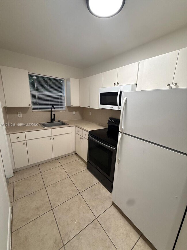 Building Photo - 575 NE 82nd St