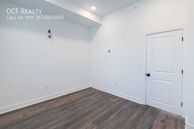 Building Photo - 625 N 52nd St