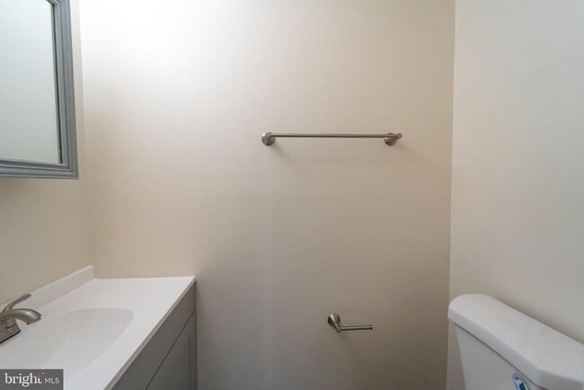 Building Photo - 2055 Pilgrim Dr