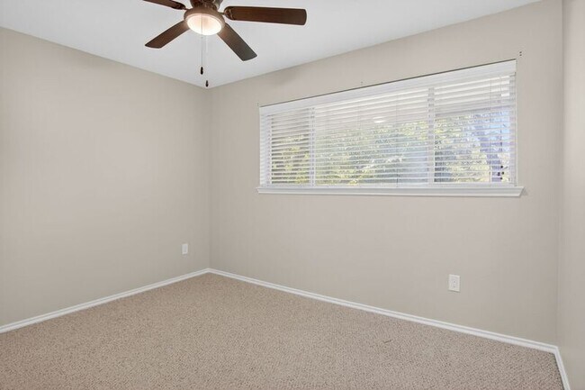 Building Photo - 4616 W Lovers Ln