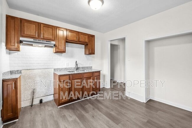 Building Photo - 608 Fulton Ave SW