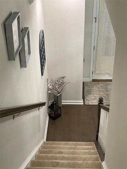 Building Photo - 2008 Hemlock Ln