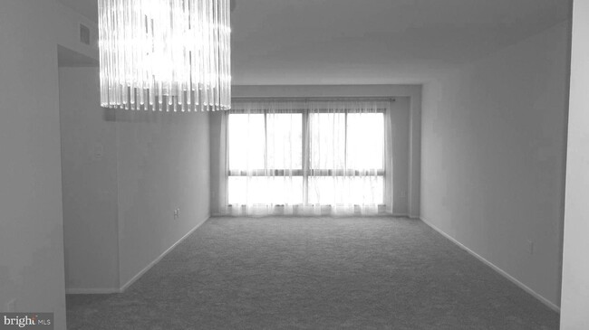 Building Photo - 7600 Roosevelt Blvd