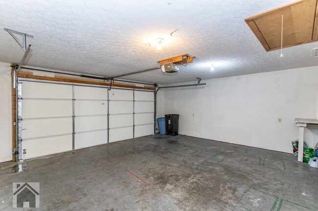 Building Photo - 105 Shara Dr