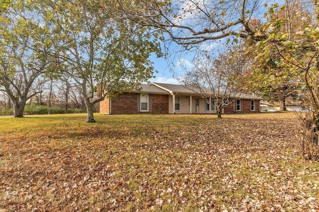 Building Photo - 341 Hickory Dr