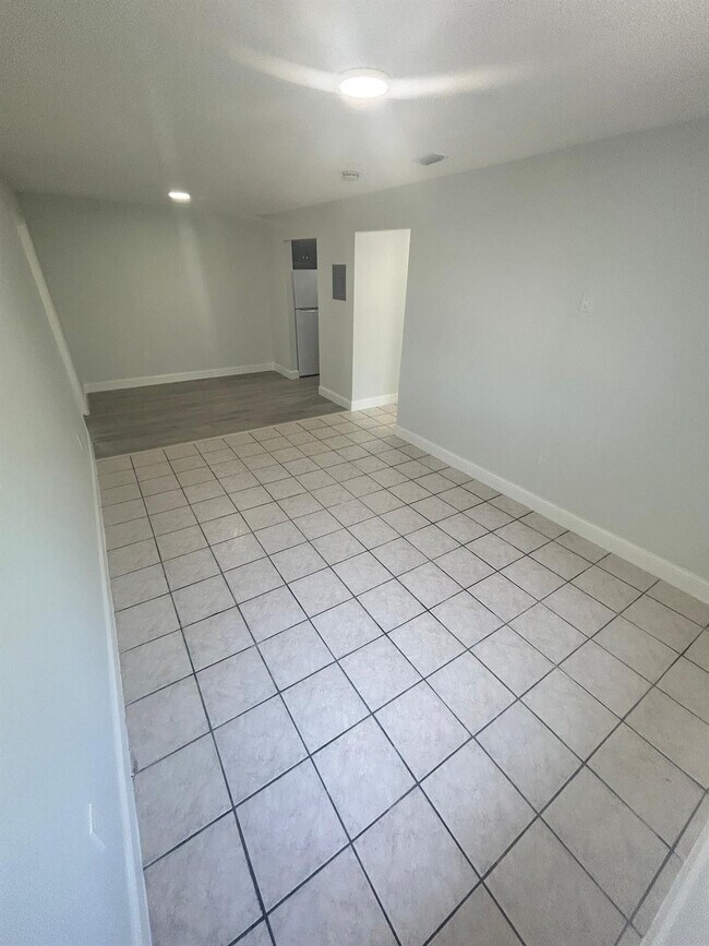 Building Photo - 6601 SW 46th St