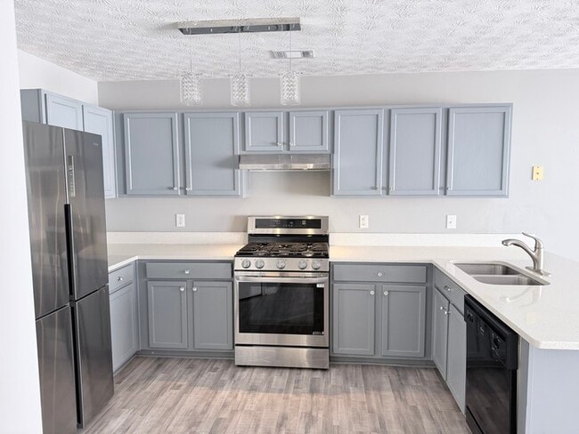 Building Photo - House 4 Beds 3 Baths