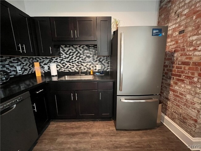 Building Photo - 800 N Clinton St