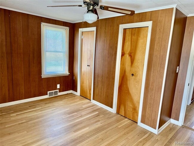 Building Photo - 413 Bridson St