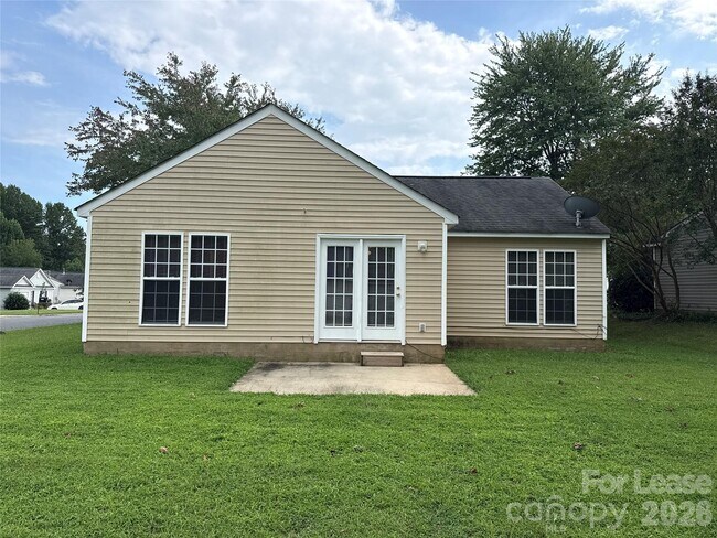 Building Photo - 7037 Breeders Cup Cir