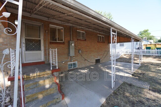 Building Photo - 5998 S Hill St