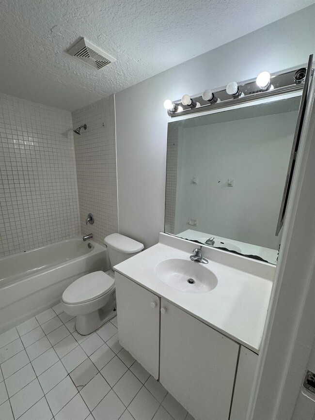 Building Photo - 1161 Golden Lakes Blvd