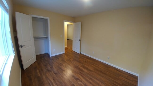 Bedroom- Right - Wyandotte Apartments