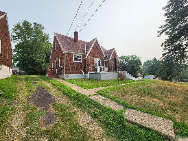 Building Photo - Updated 3BR Home Near Pittsburgh