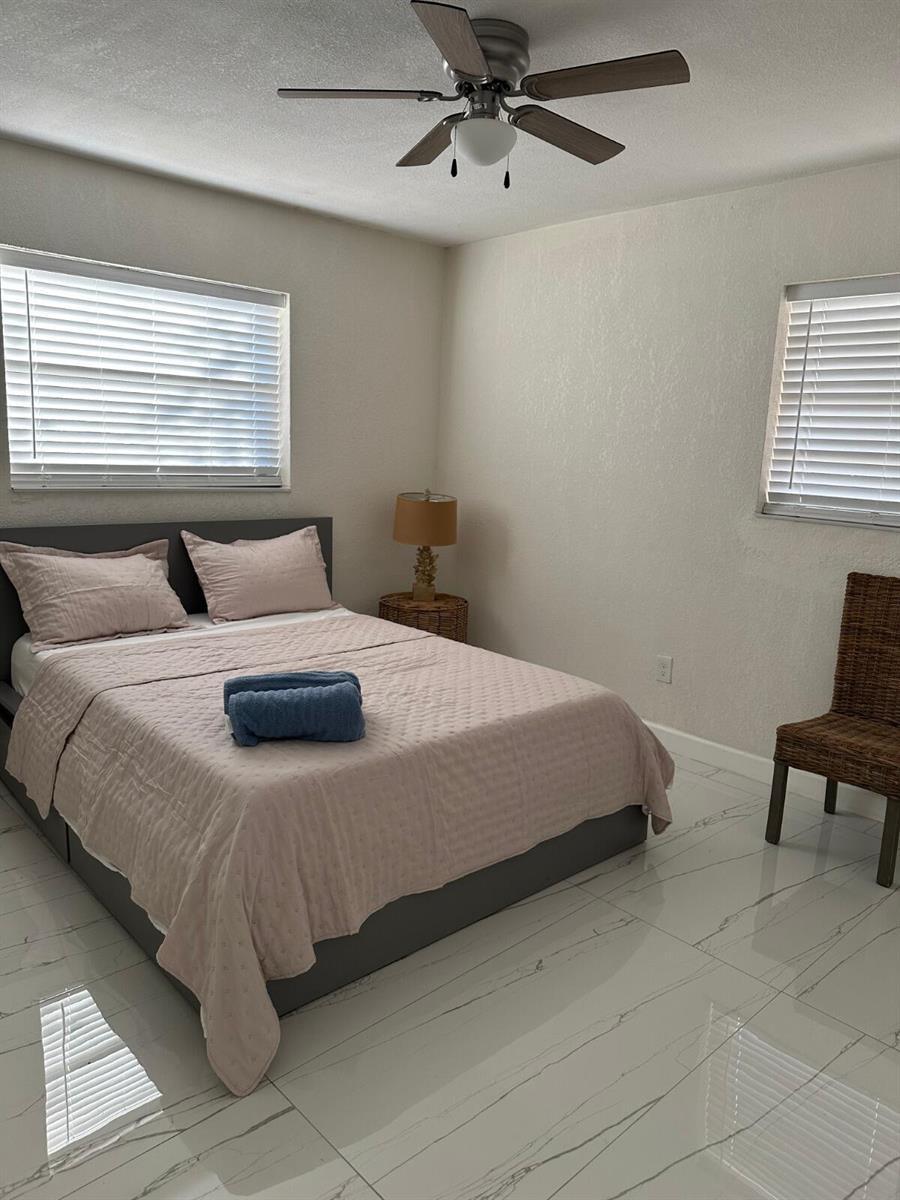 Building Photo - 5131 SW 6th St