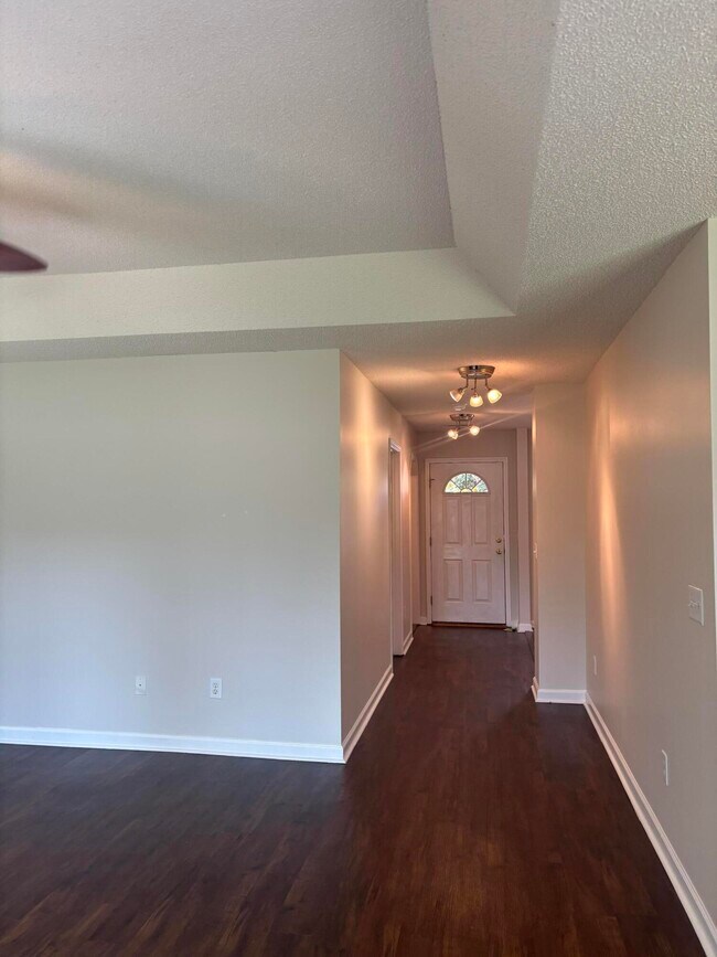 Building Photo - 20 Walden Cir