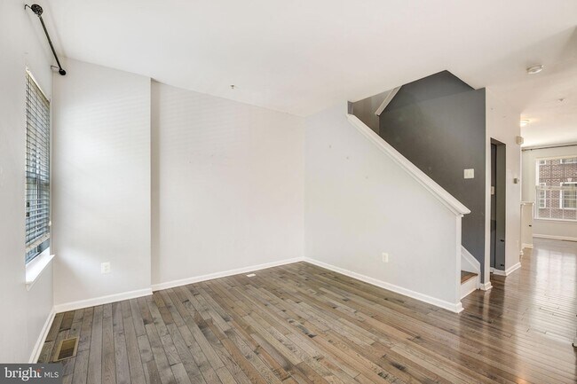 Building Photo - 7742 Valley Oak Dr