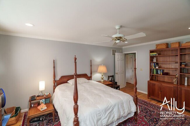 Building Photo - 2733 Southern Hills Ct