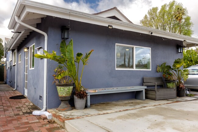 Building Photo - Charming Studio Garage Conversion Private ...