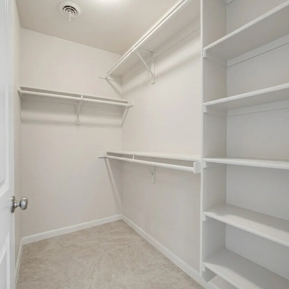 Building Photo - 1395 E 100th Ln