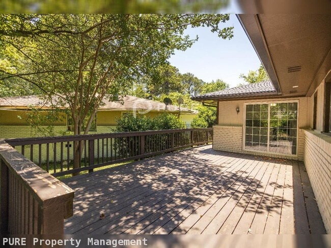 Building Photo - 2895 Lakemont Pl SW