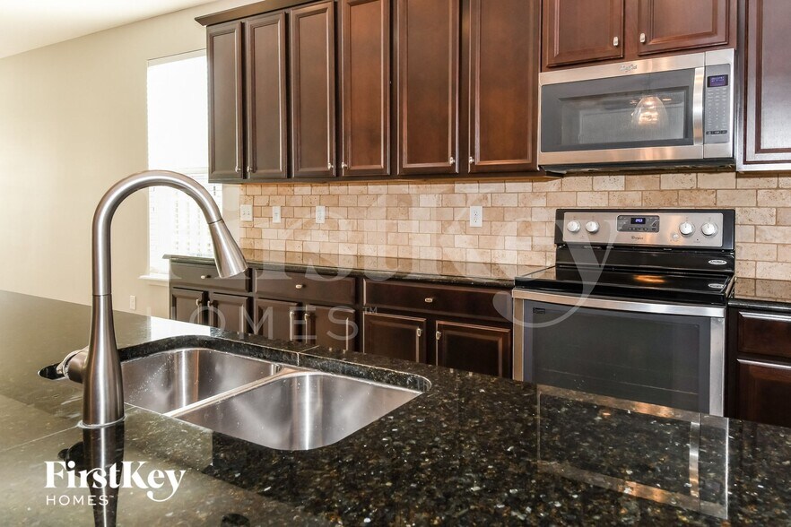 Building Photo - 240 Straw Pond Way