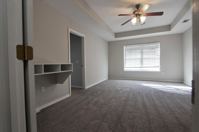 Building Photo - 205 Tiffot Ct