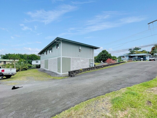 Building Photo - 2 BD 1BA Home on Iwalani Street