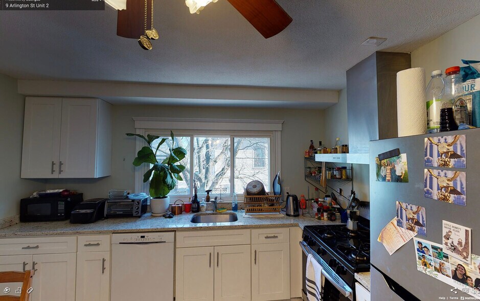 Building Photo - 14 Arlington St