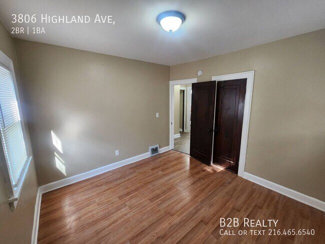 Building Photo - 3806 Highland Rd
