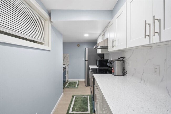 Building Photo - 318 Blackstone Ave