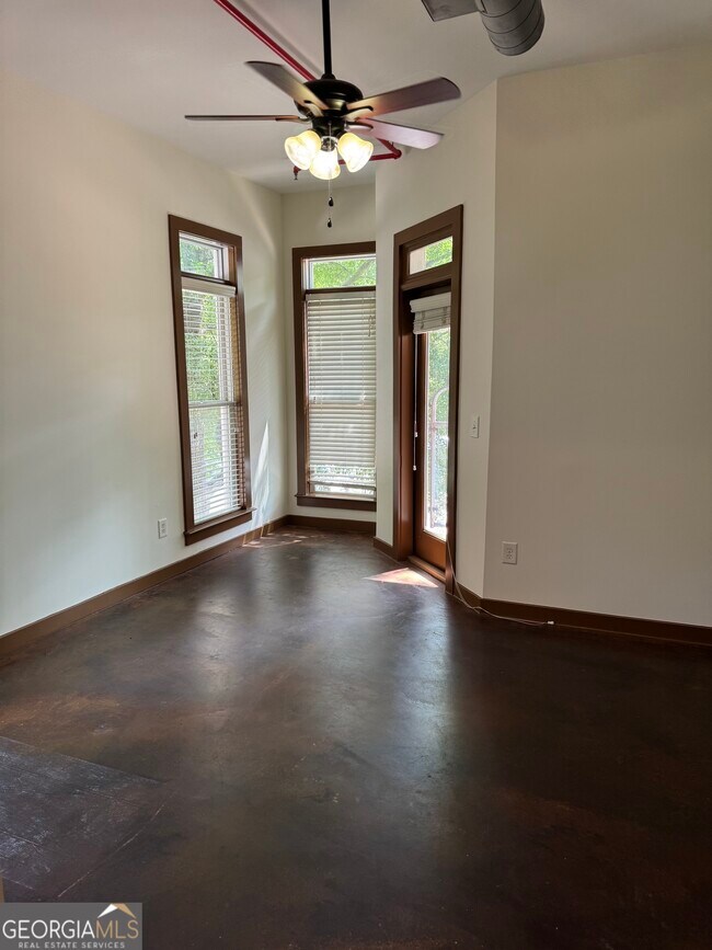 Building Photo - 250 Martha Dr