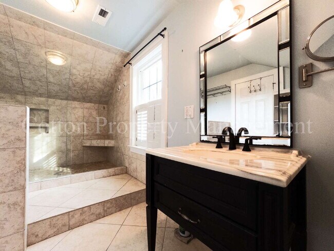 Building Photo - 309 N 23rd St