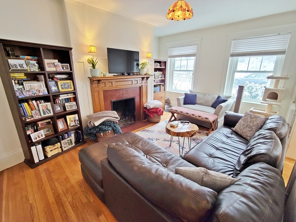 Building Photo - 14 Colbourne Cres