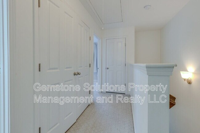 Building Photo - 304 Oldbury Ln