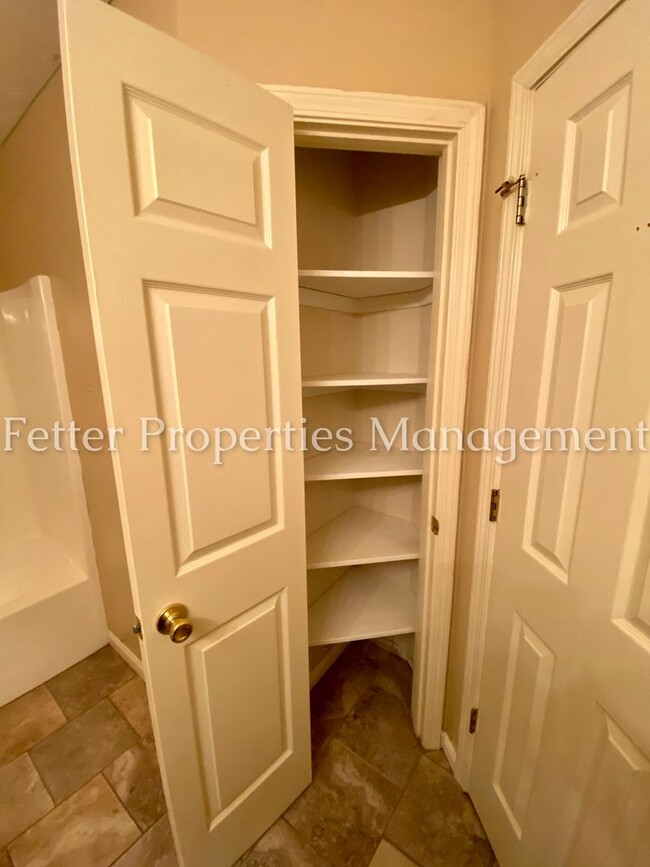 Building Photo - 3 Bedroom East Side Home!