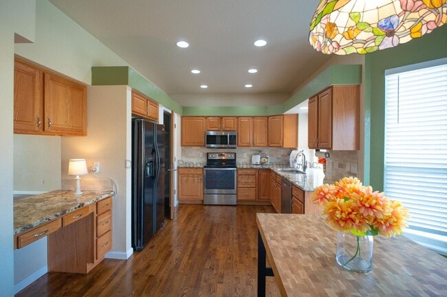 Building Photo - 3350 Castellon Dr