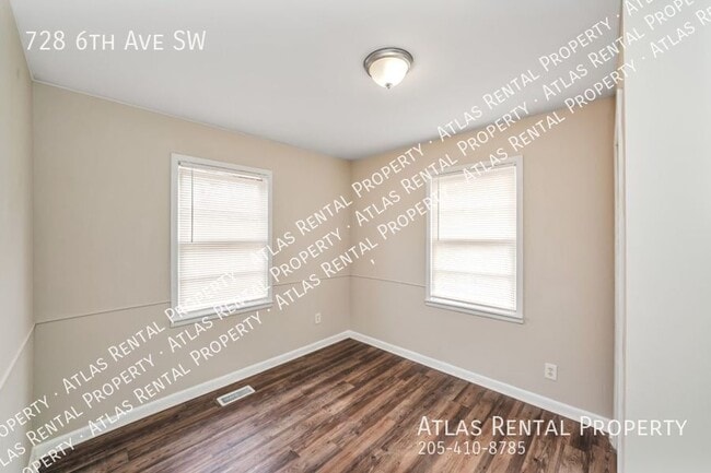 Building Photo - 728 6th Ave SW